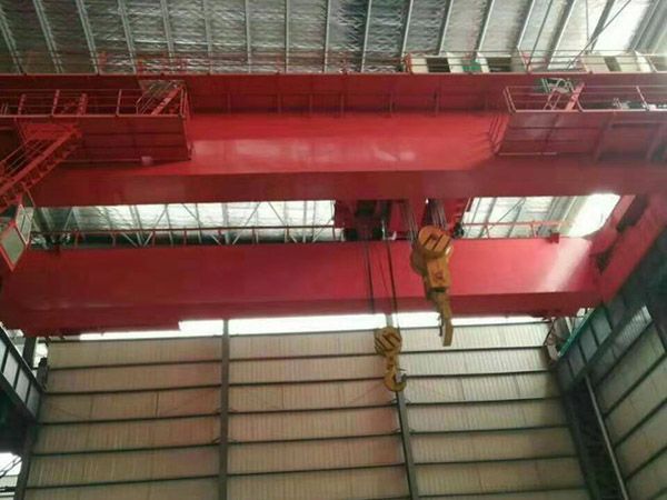 Advantages and characteristics of gantry cranes